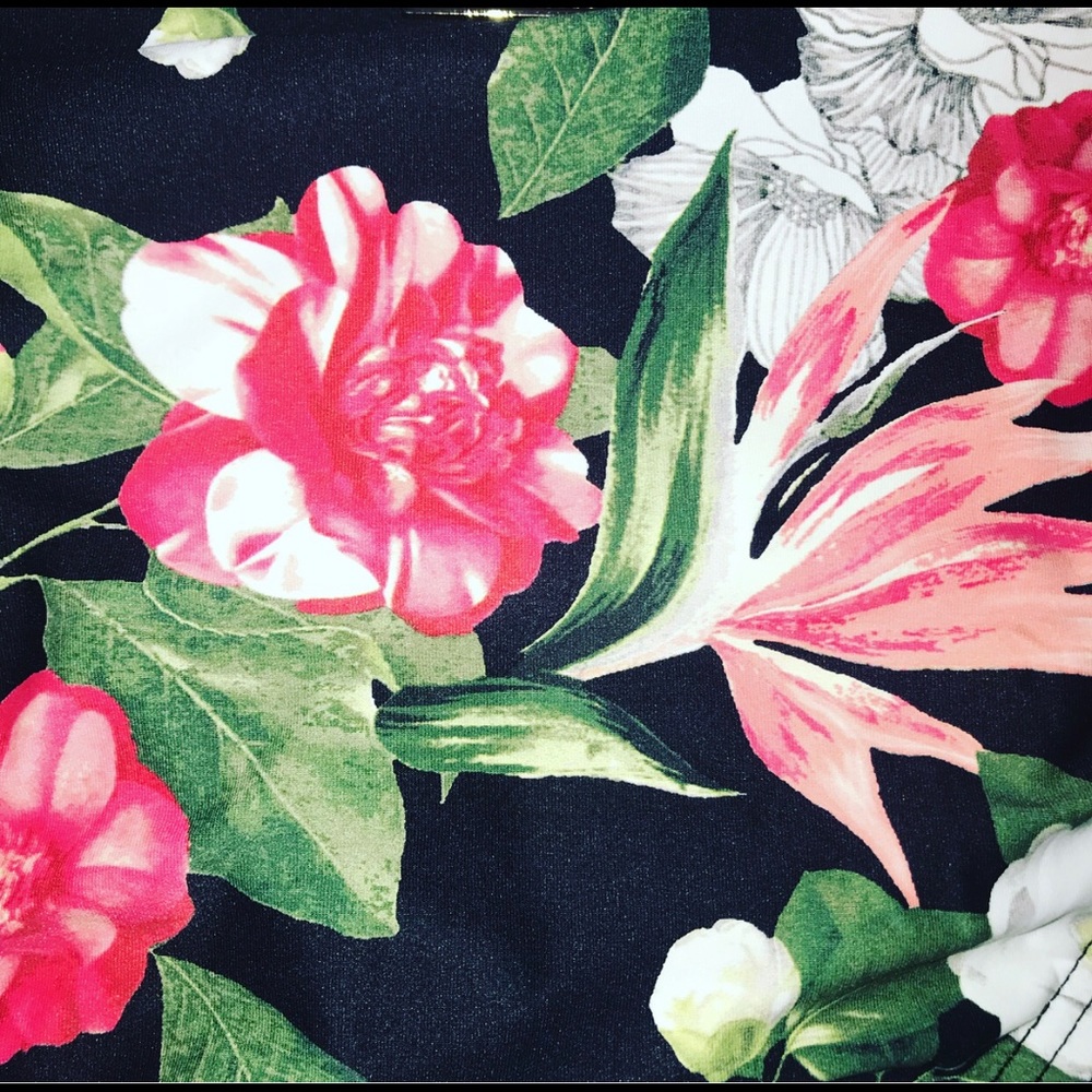 Vince Camuto Floral Swimsuit Top {L} Bottoms {M} - Picture 6 of 6